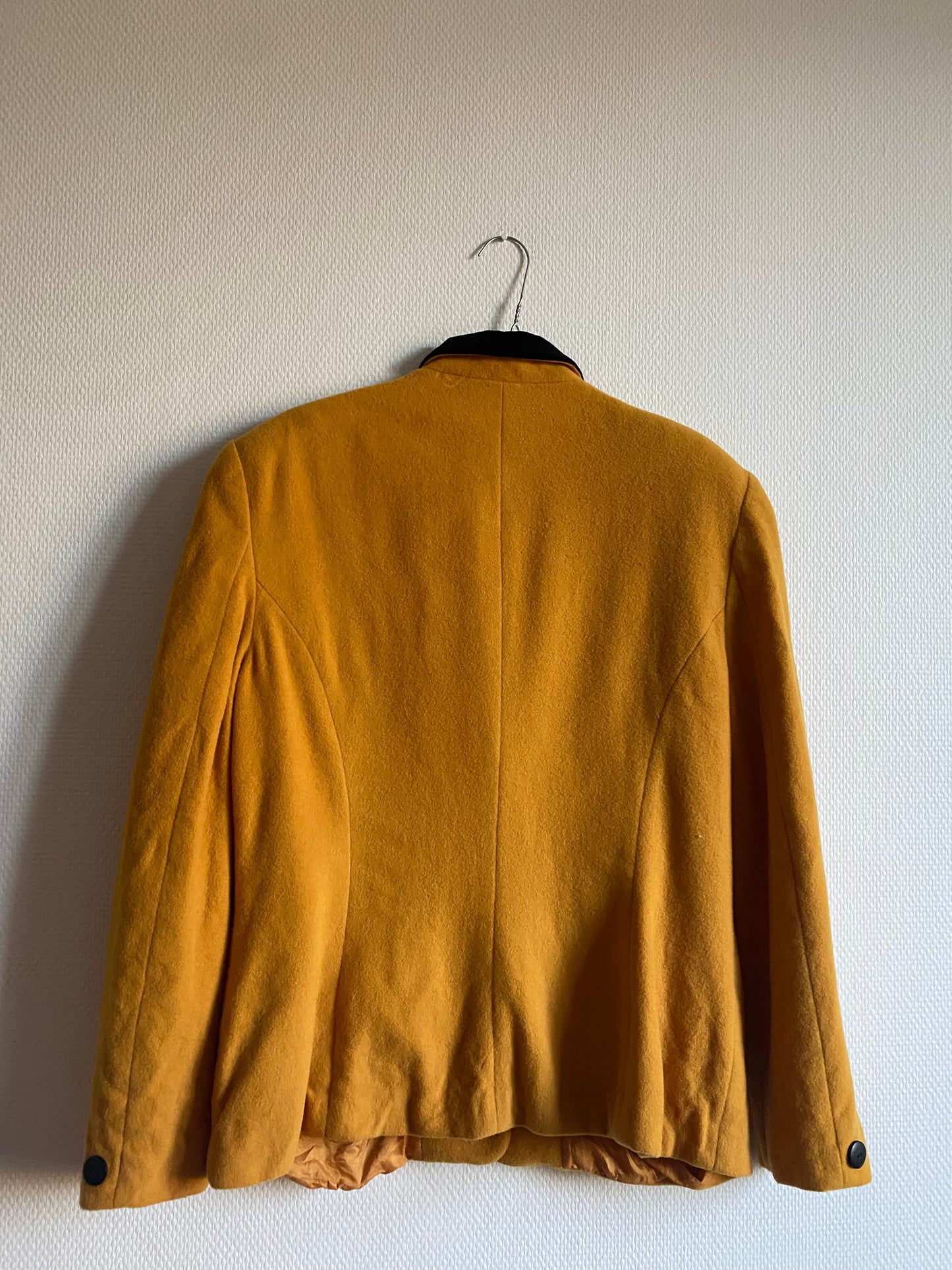 Veste en laine jaune