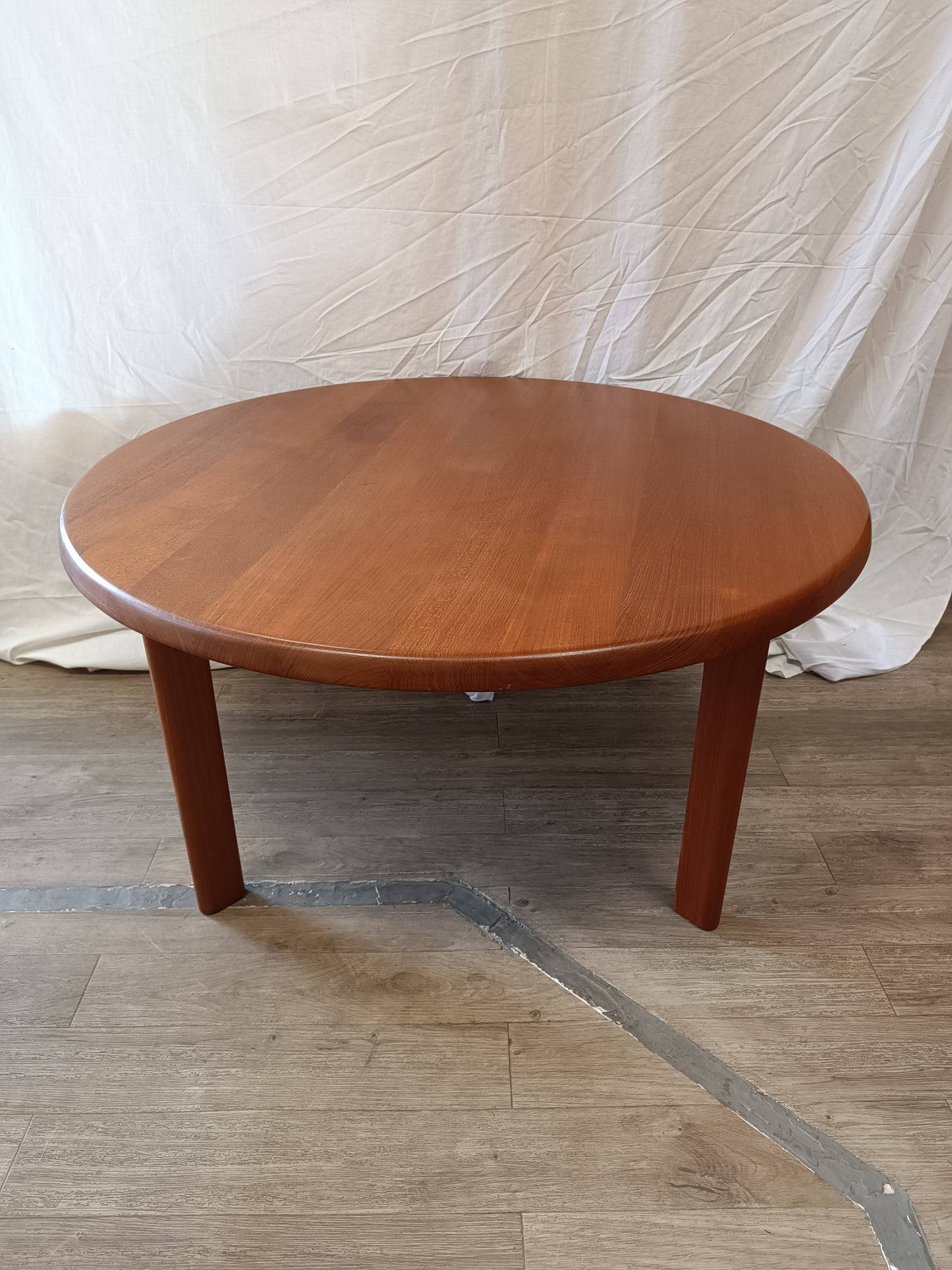 Table basse scandinave ronde de Niels Bach