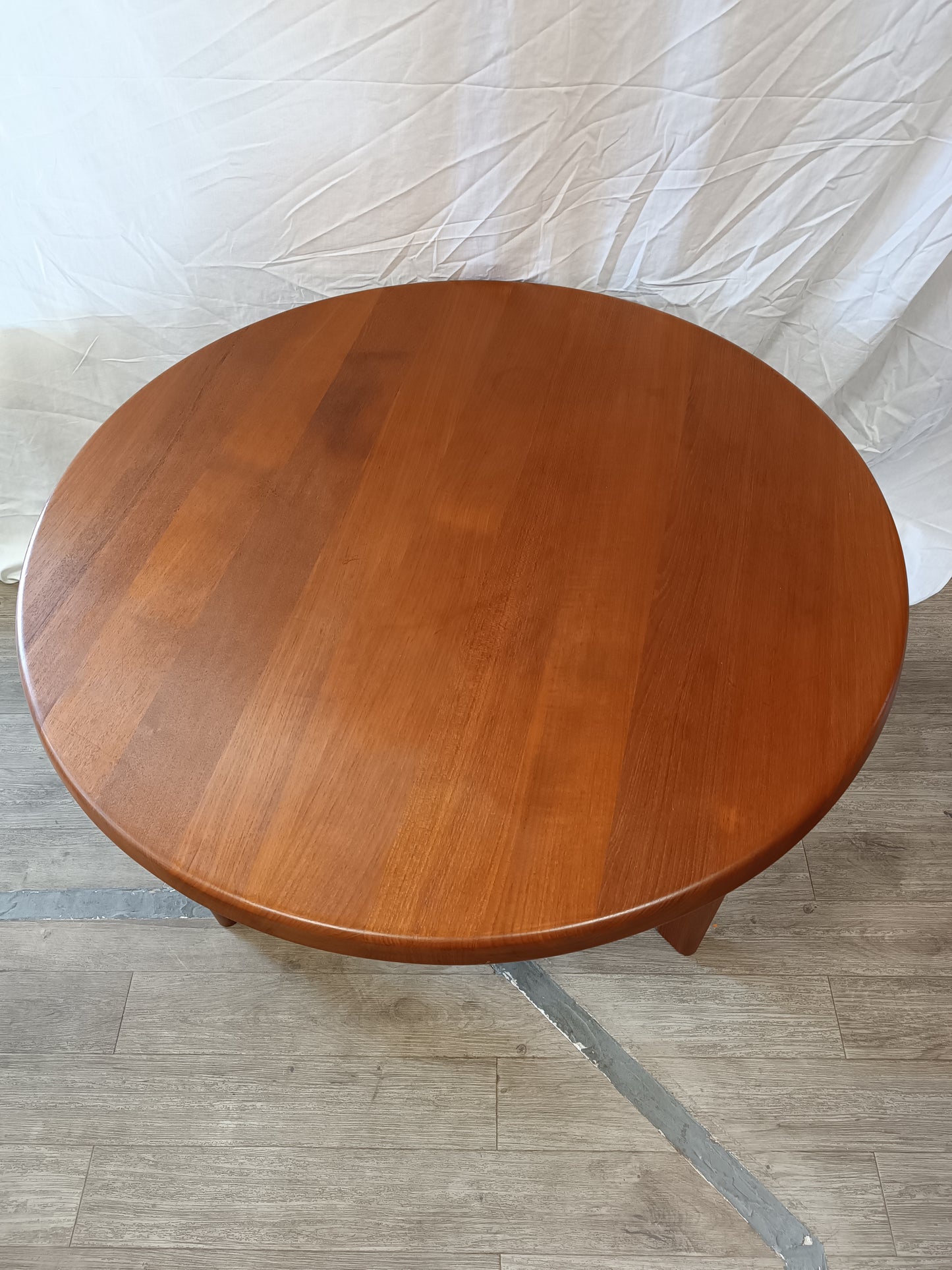 Table basse scandinave ronde de Niels Bach