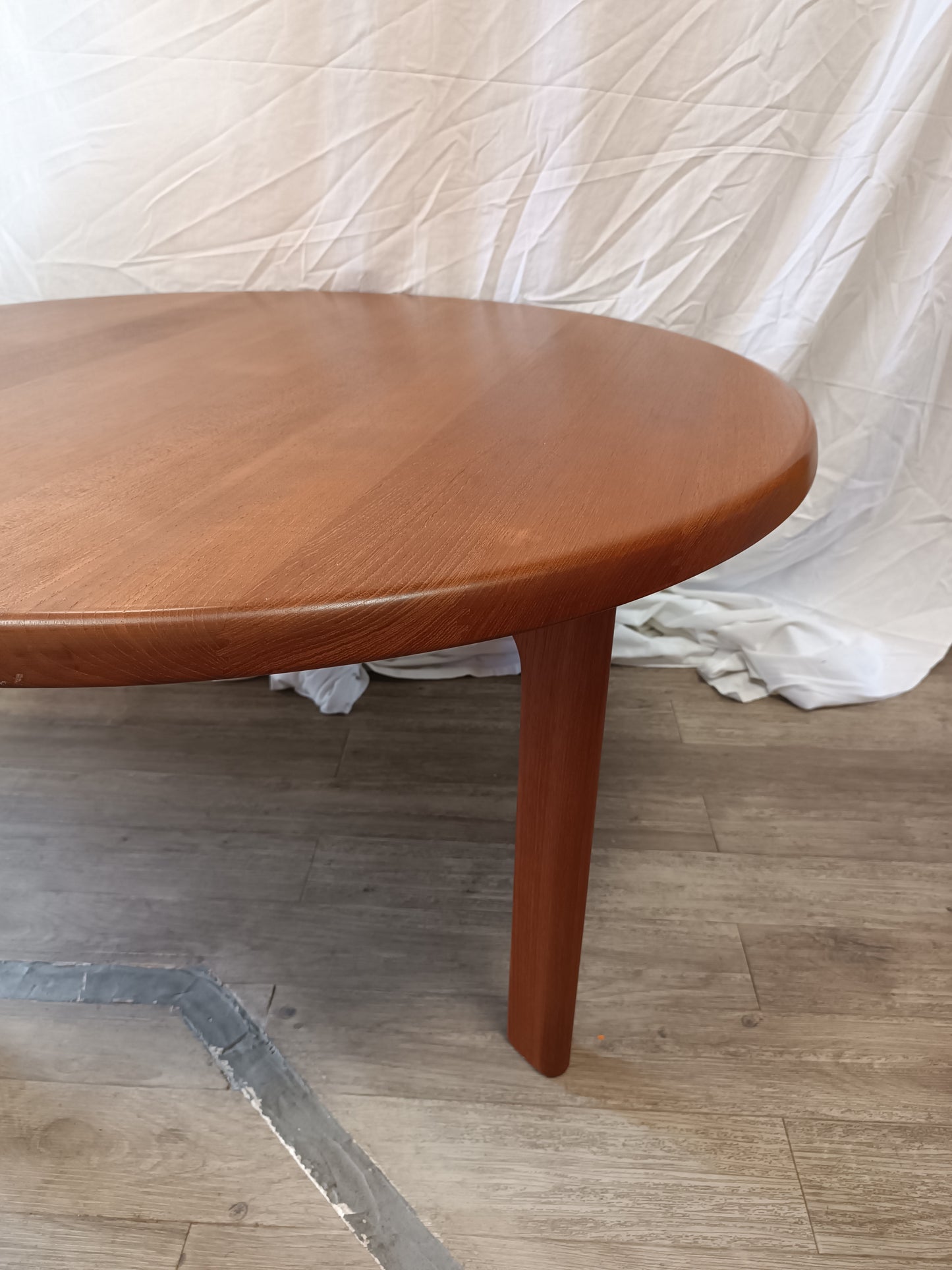 Table basse scandinave ronde de Niels Bach