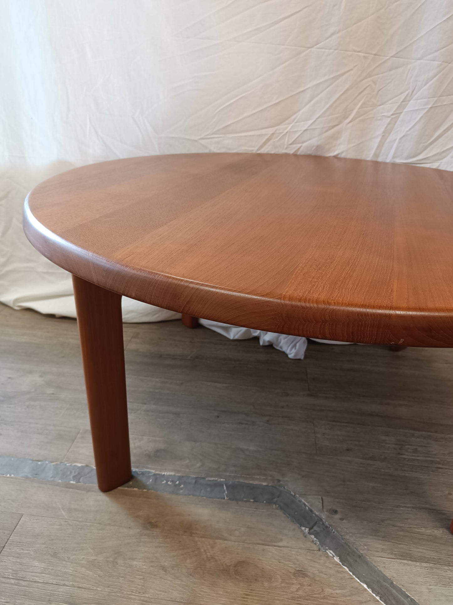 Table basse scandinave ronde de Niels Bach