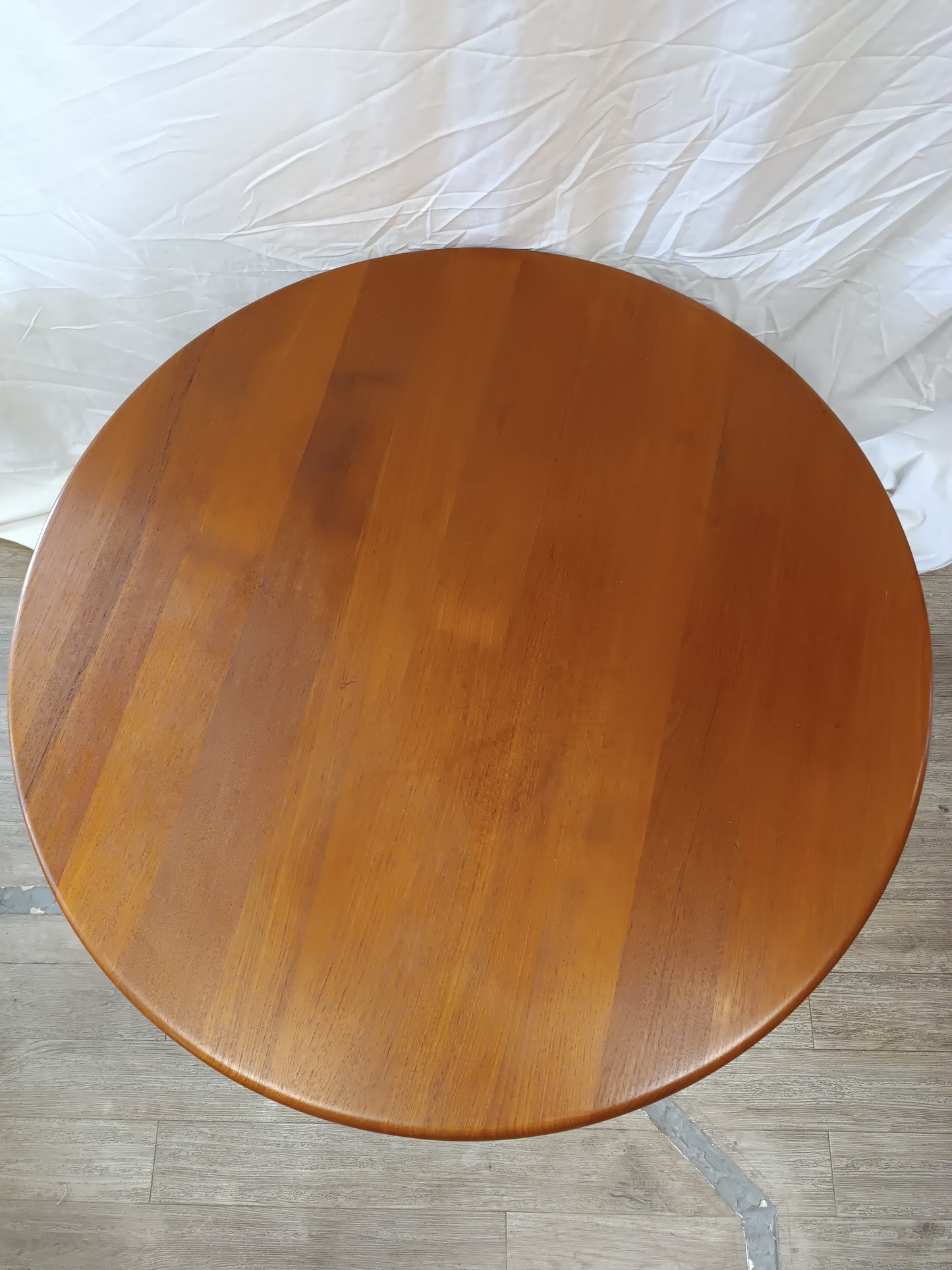 Table basse scandinave ronde de Niels Bach