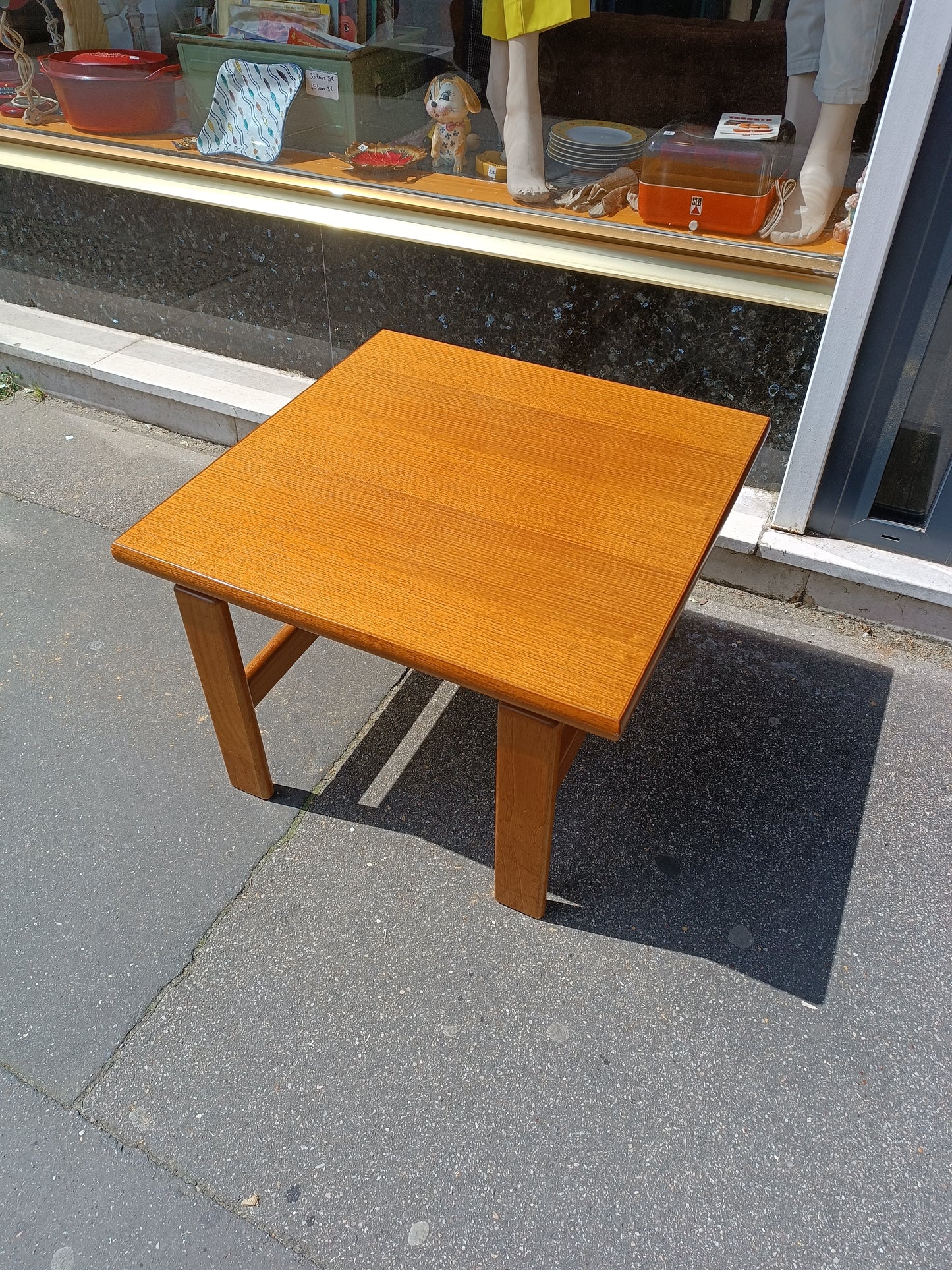 Table basse scandinave en teck de Niels Bach