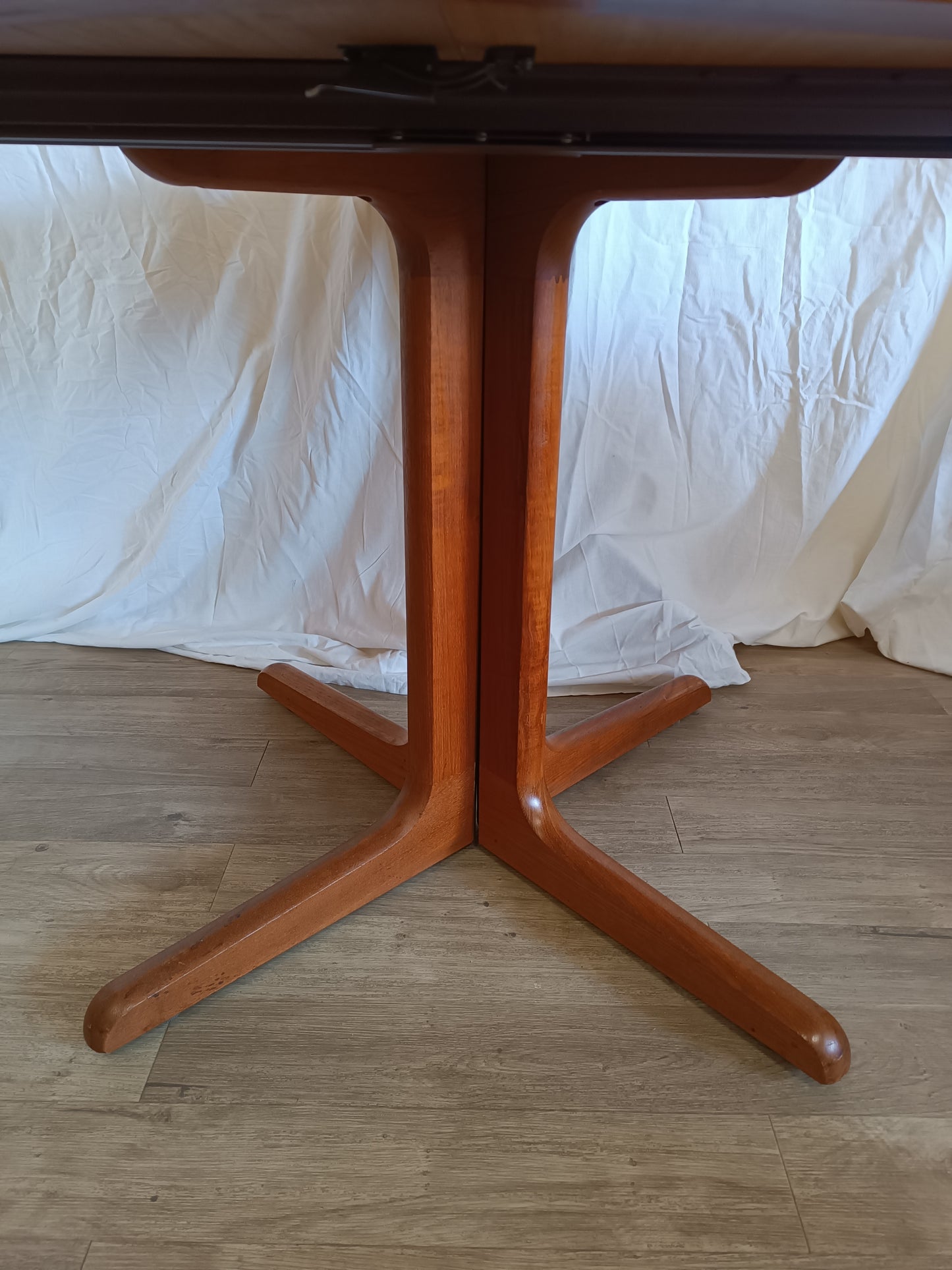 Table a manger scandinave en teck années 70's