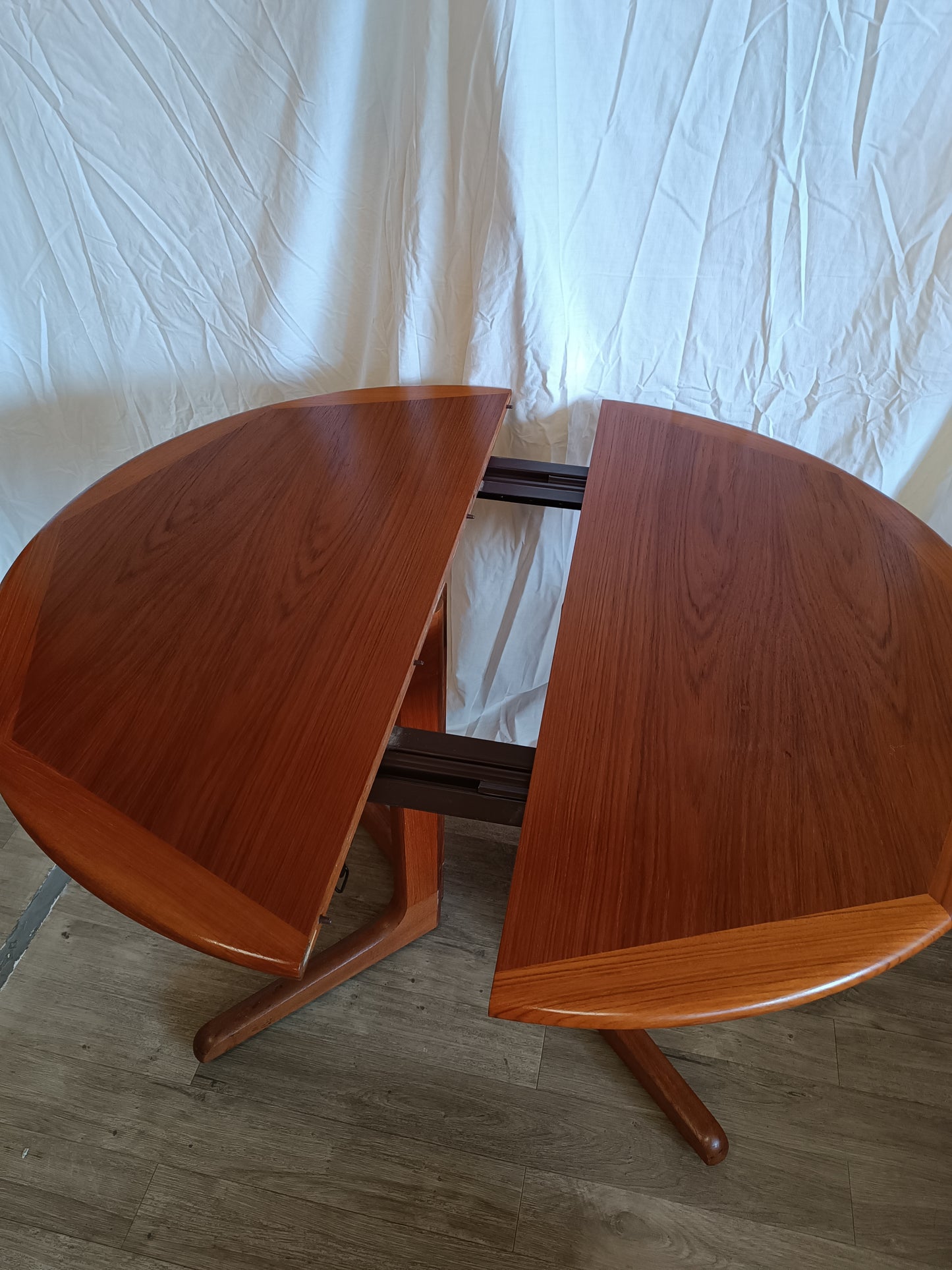 Table a manger scandinave en teck années 70's