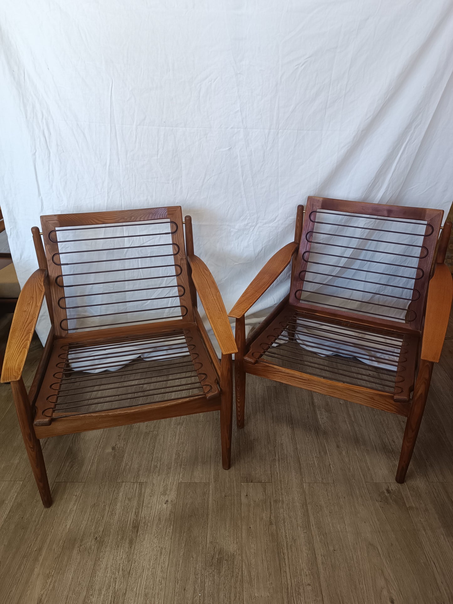 Paire de fauteuils scandinaves en frêne années 70's