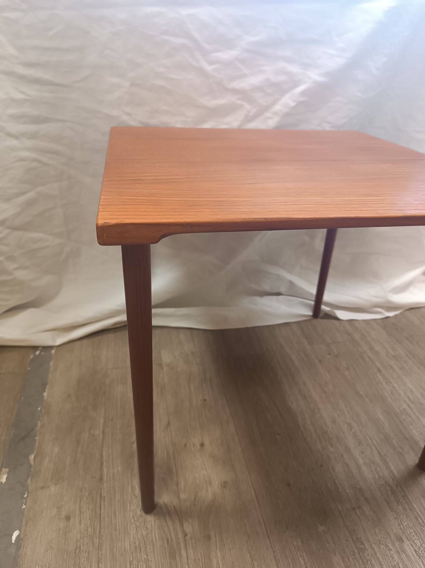 Table d'appoint scandinave en teck massif de Peter Hvidt