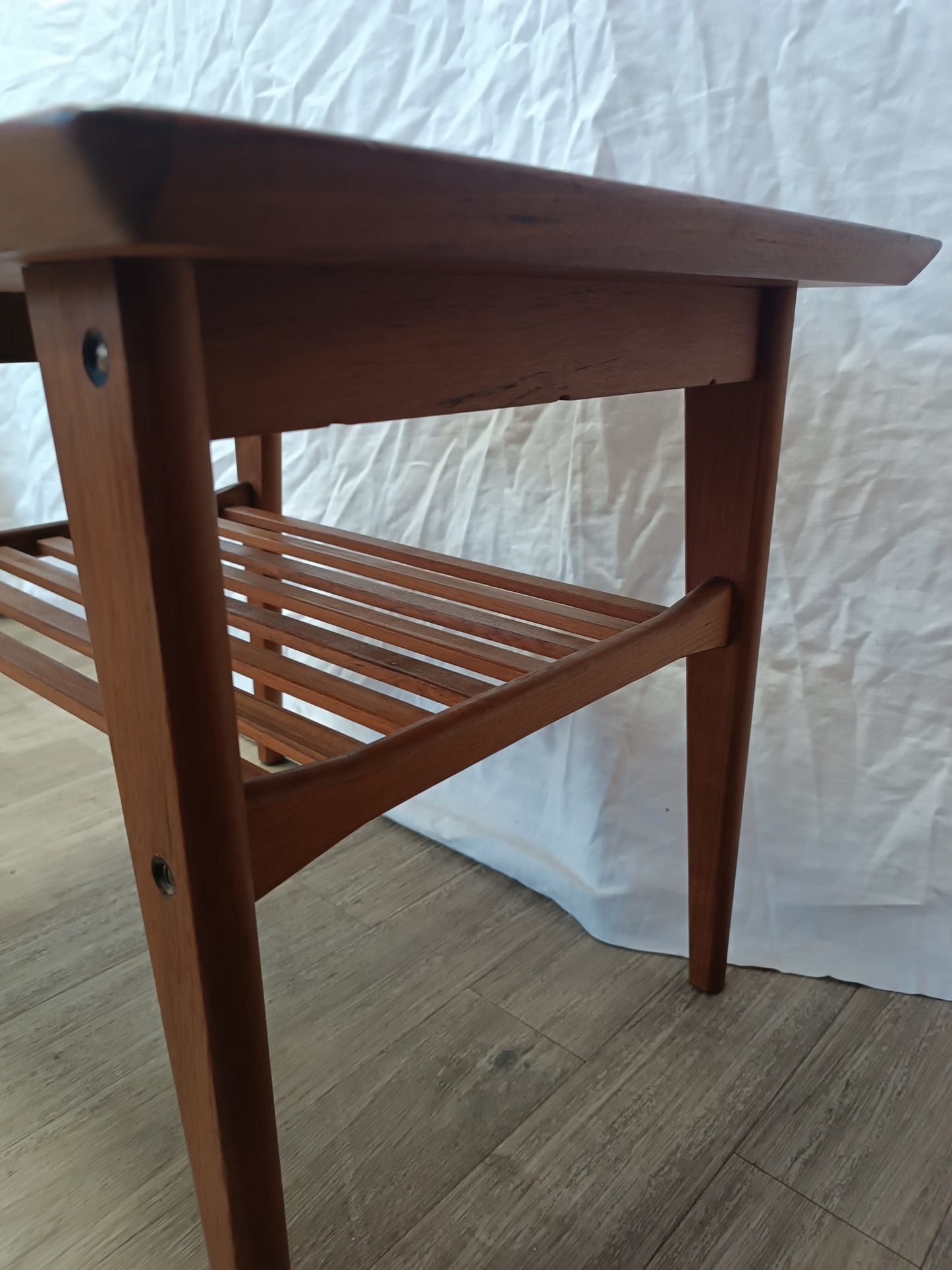 Petite table basse scandinave en teck massif années 70's