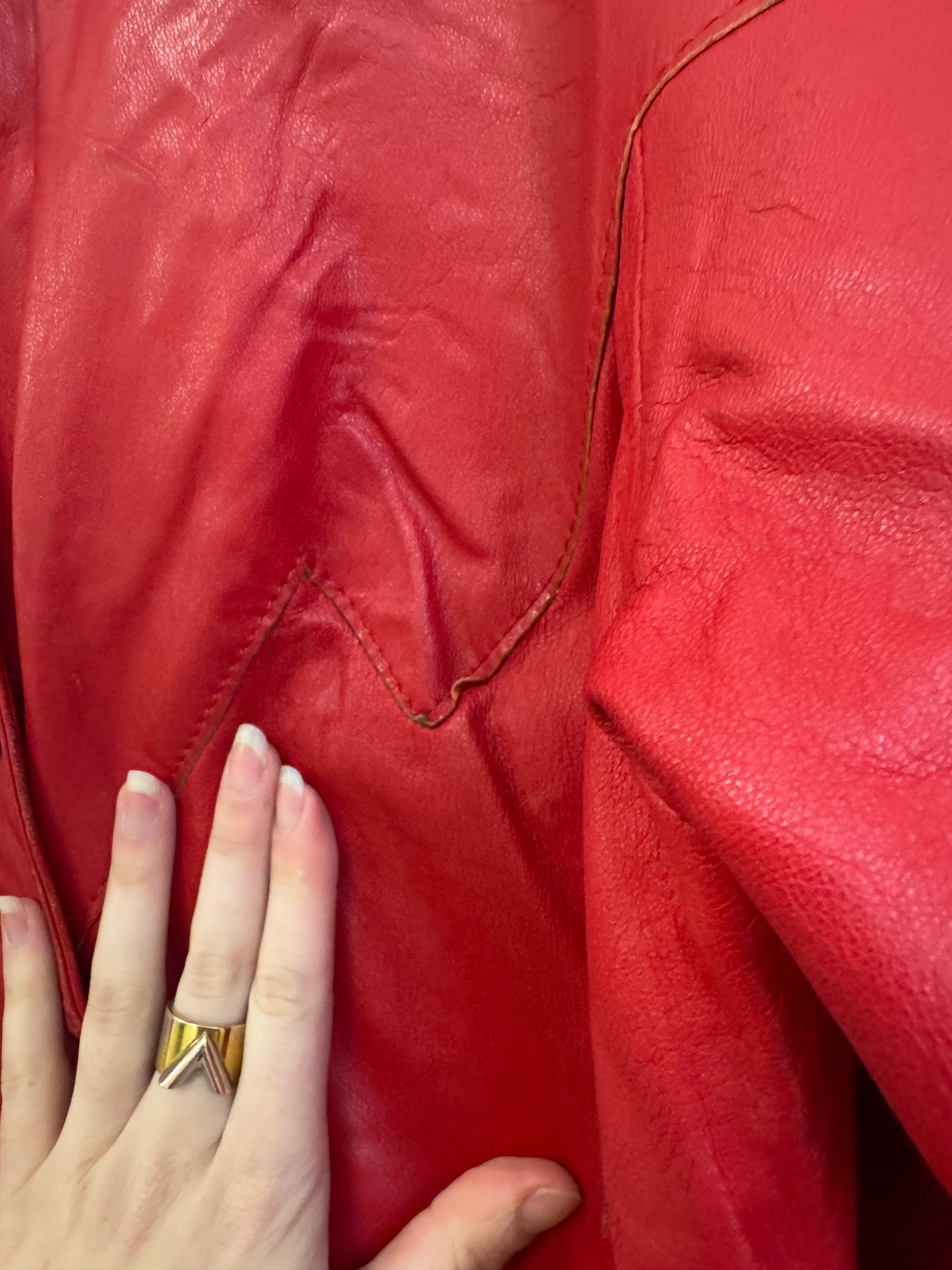 Veste en cuir rouge