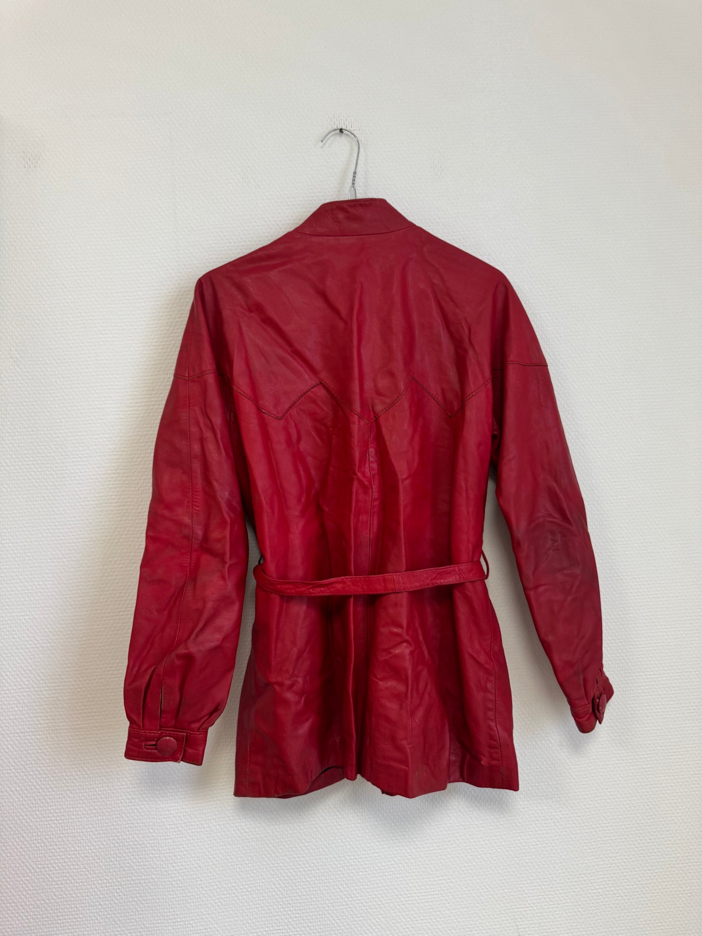 Veste en cuir rouge